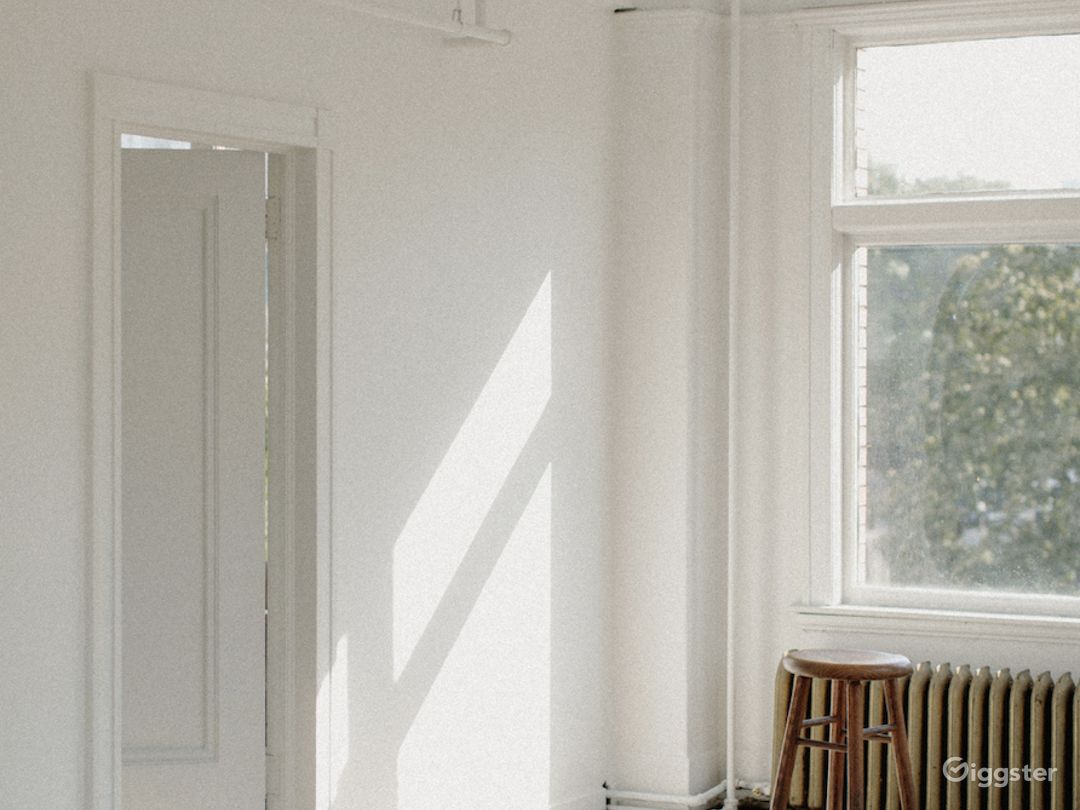  Bright Open Studio In Heritage Building 