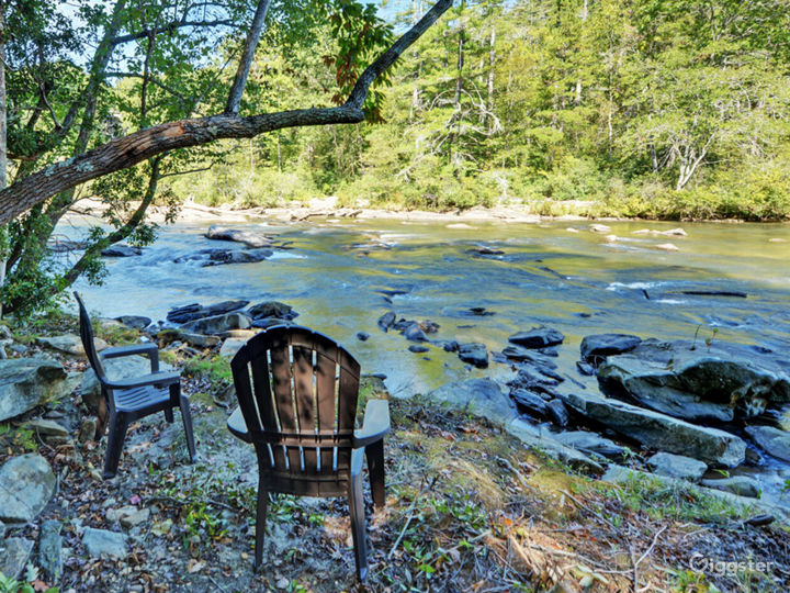 Chattahoochee River frontagevery noisyHelen GA Rent this location