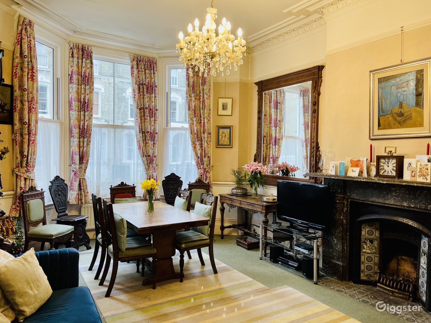 Victorian period living room | Rent this location on Giggster