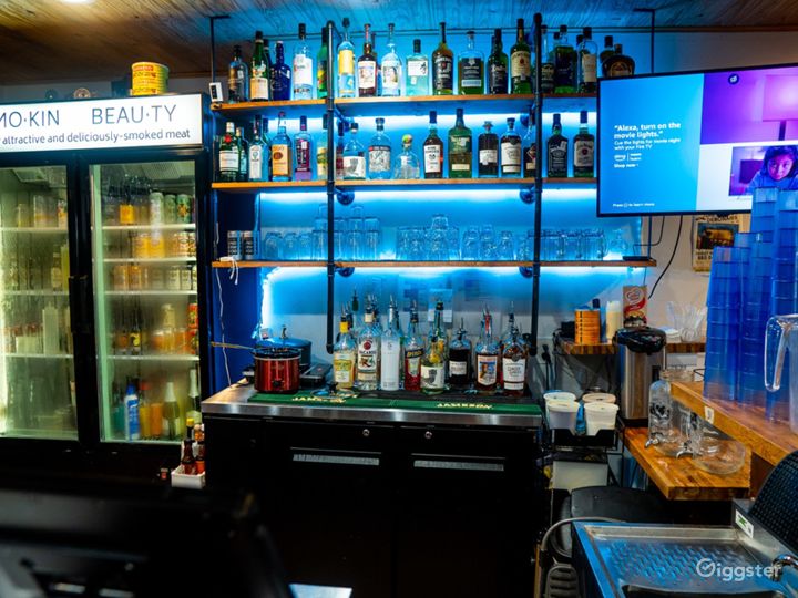 Neighborhood bar w/ 1,000 gallon smoker on patio (Full Buy Out) Rent