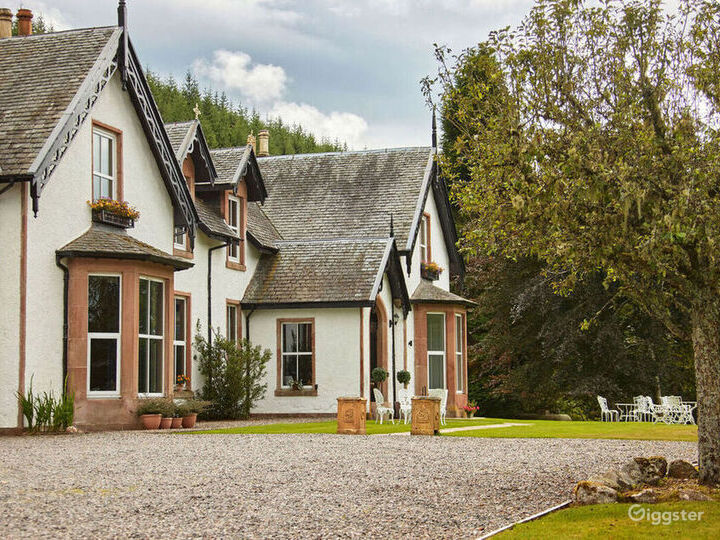 Lodge Overlooking Loch Ness Rent this location on Giggster