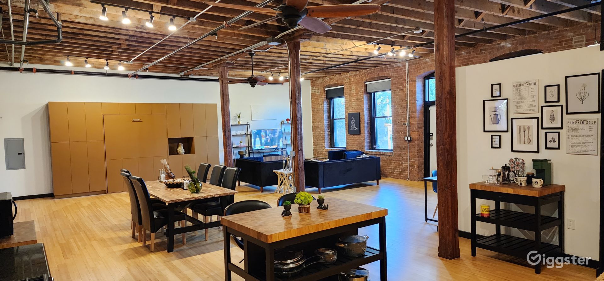Stunning loft in Newark Ironbound/ 20 mins to NYC / Lots of Natural