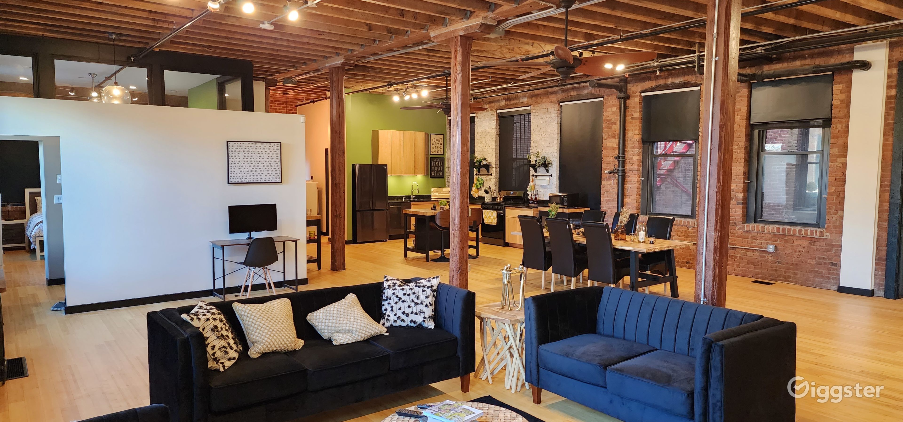 Stunning loft in Newark Ironbound/ 20 mins to NYC / Lots of Natural