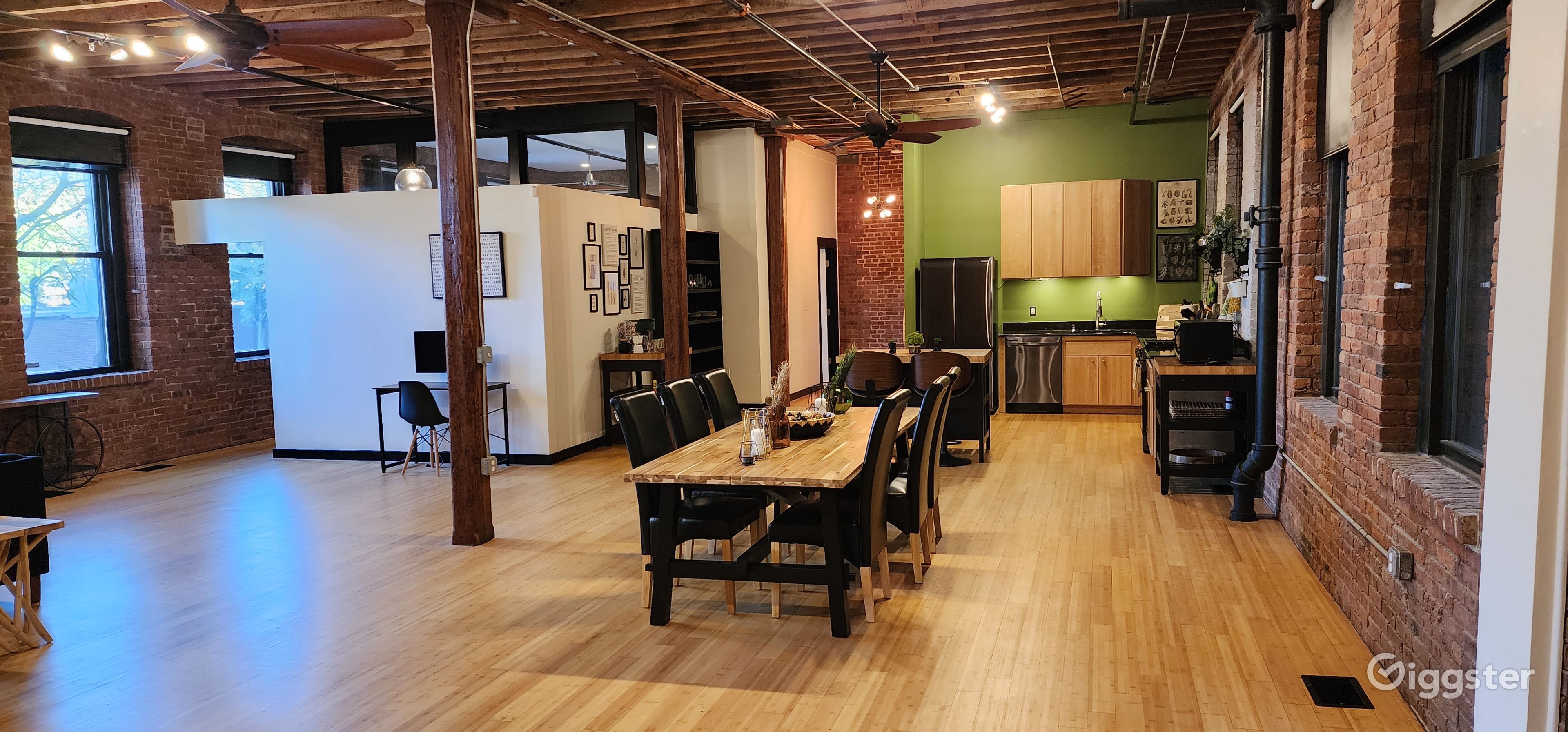 Stunning loft in Newark Ironbound/ 20 mins to NYC / Lots of Natural