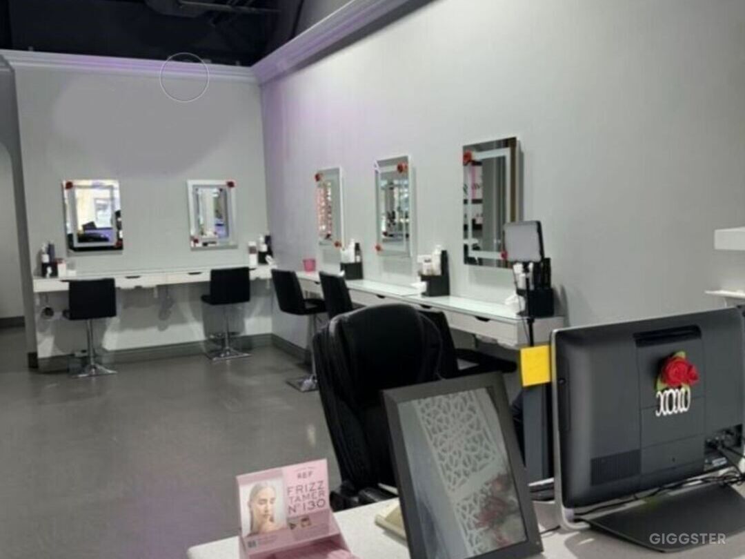 Luxury Lounge Salon Photo 2