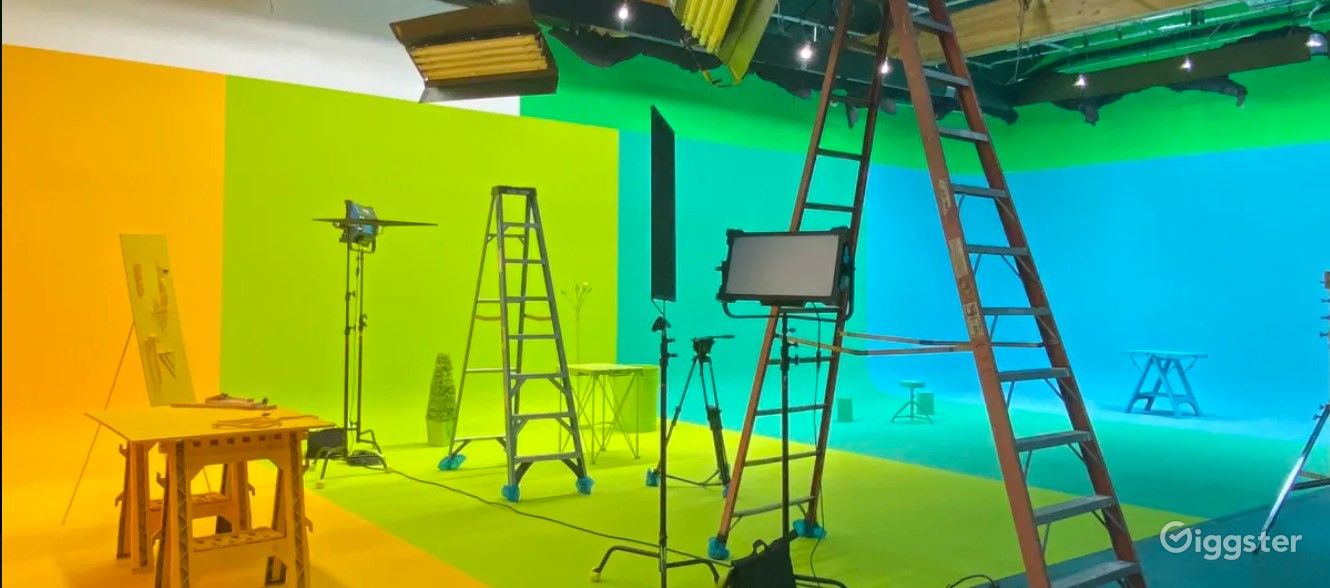 Fully Equipped Green Screen Studio Vista, CA Rent this location on