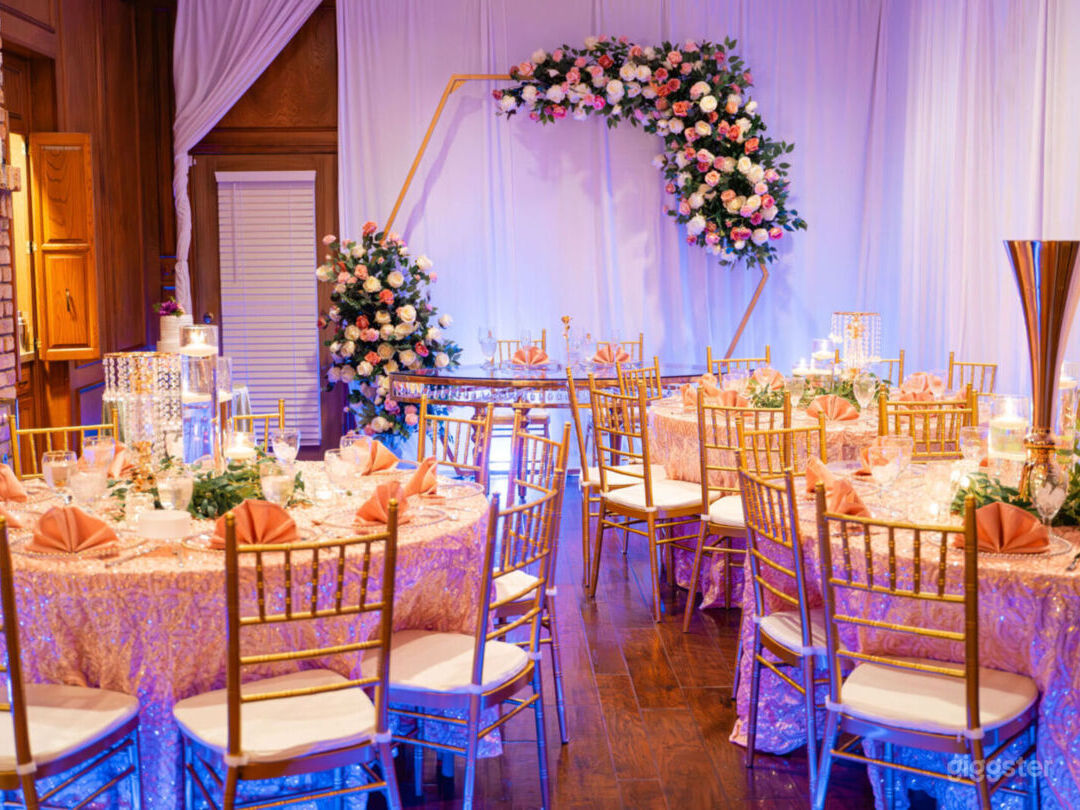 Dinner setup. We&#x27;re able to provide this, please message us for more details. 
