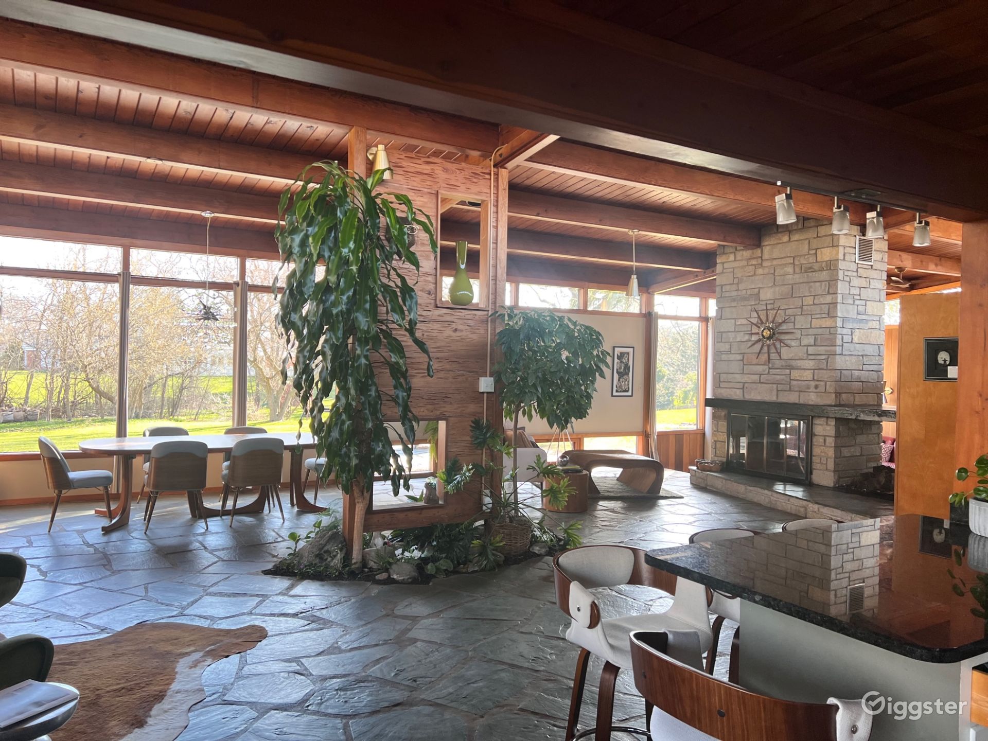 Mid_Century Modern  50,S家具写真 1950s-Living-Room-Mid-Century-Ideas – Bygone Theatre