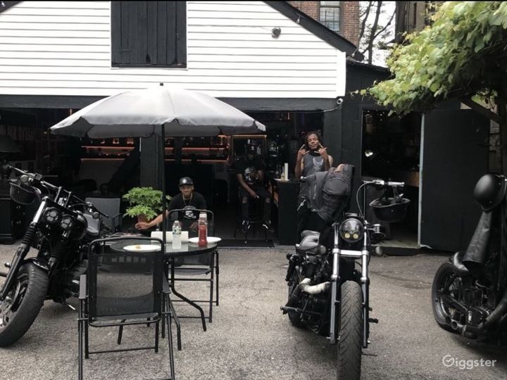 Black and White House Rent this location on Giggster