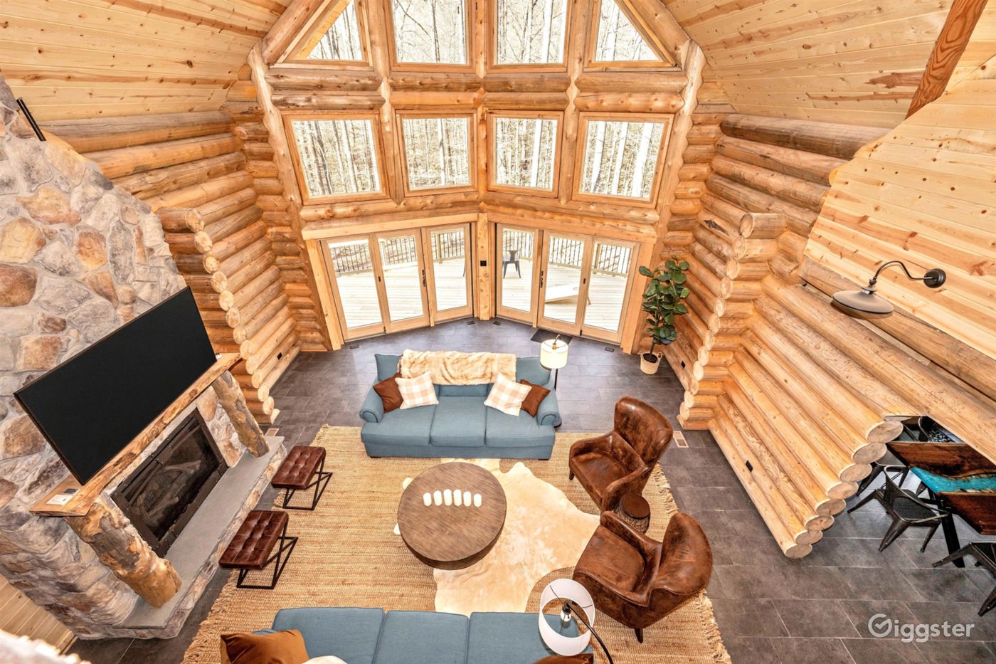 Log House at Sugarloaf Mountain Rent this location on Giggster