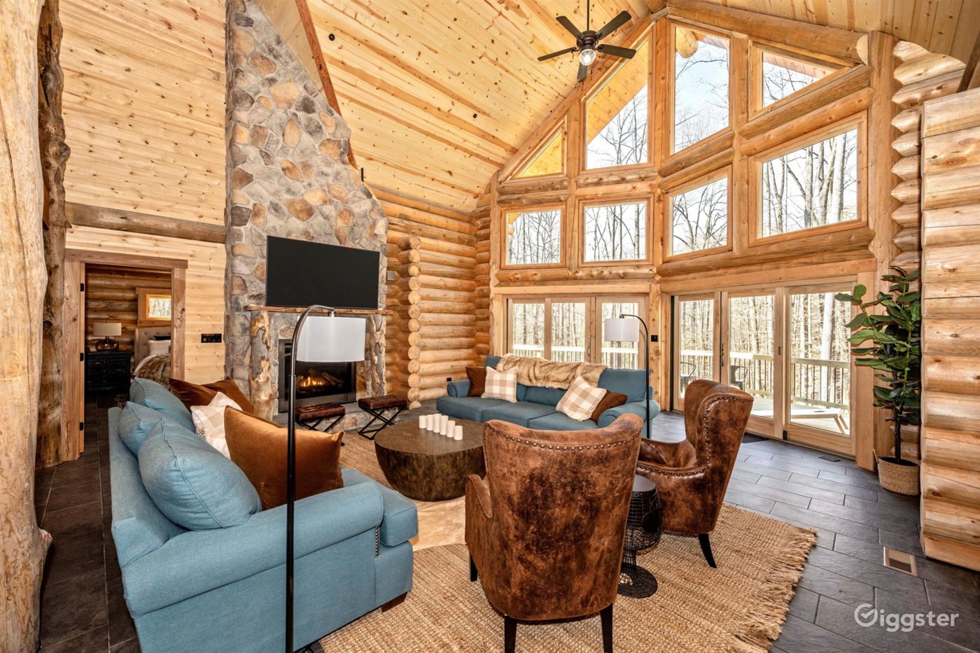 Log House at Sugarloaf Mountain Rent this location on Giggster