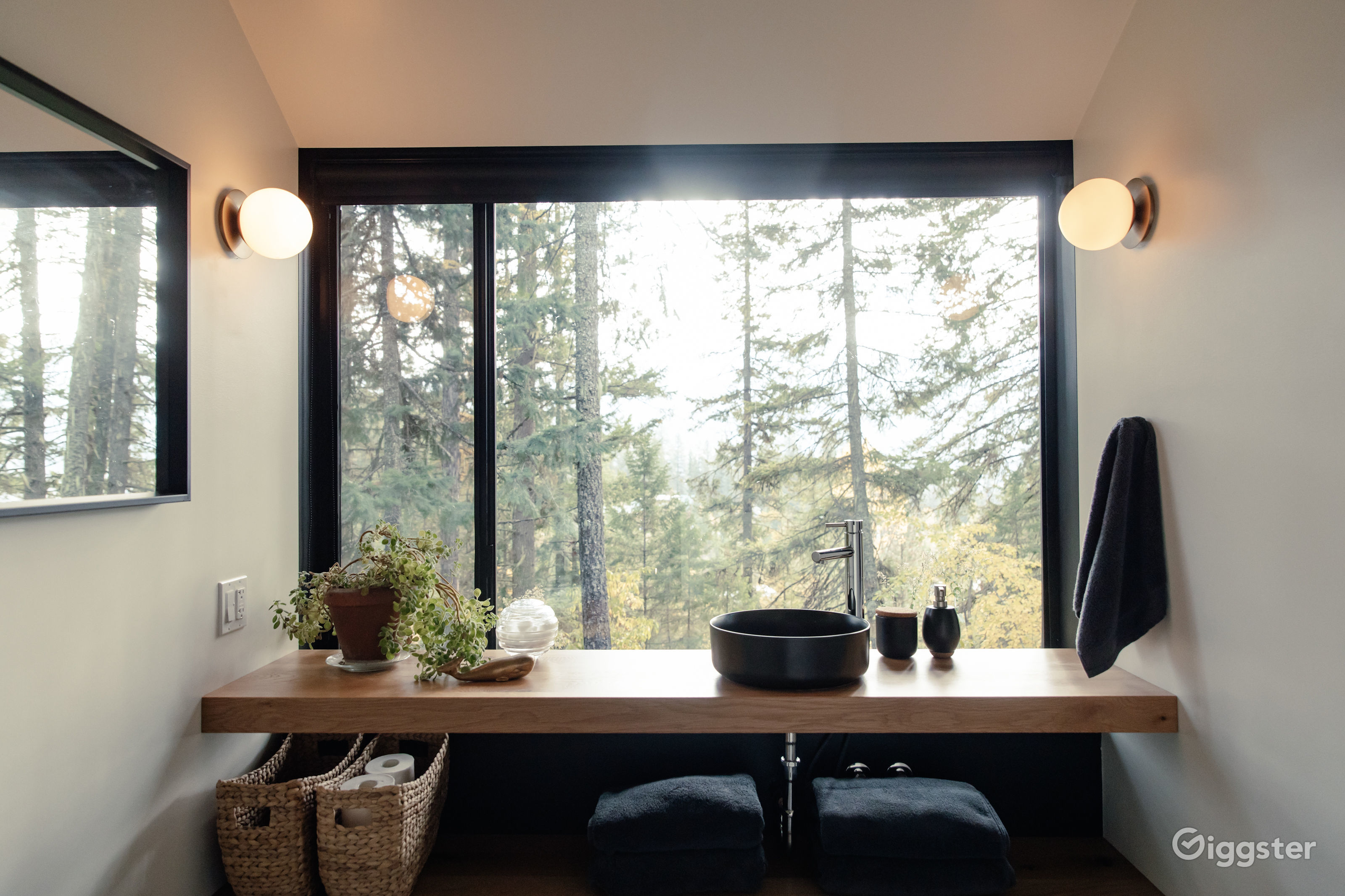 Contemporary Home, Nelson, BC Rent this location on Giggster