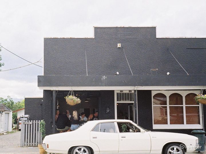 A neighbourhood bar - a home to simple pleasures Photo 5