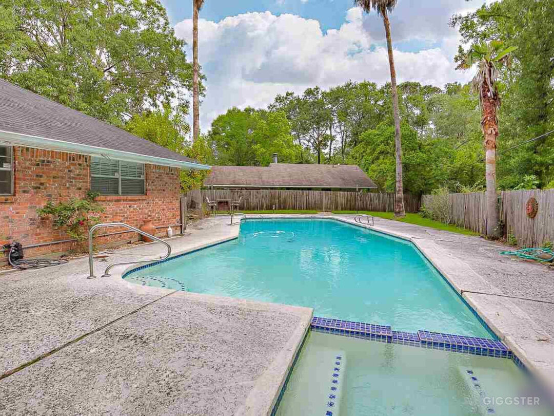 Gallery Detail: Serene Private Outdoor Pool Retreat For Relaxation