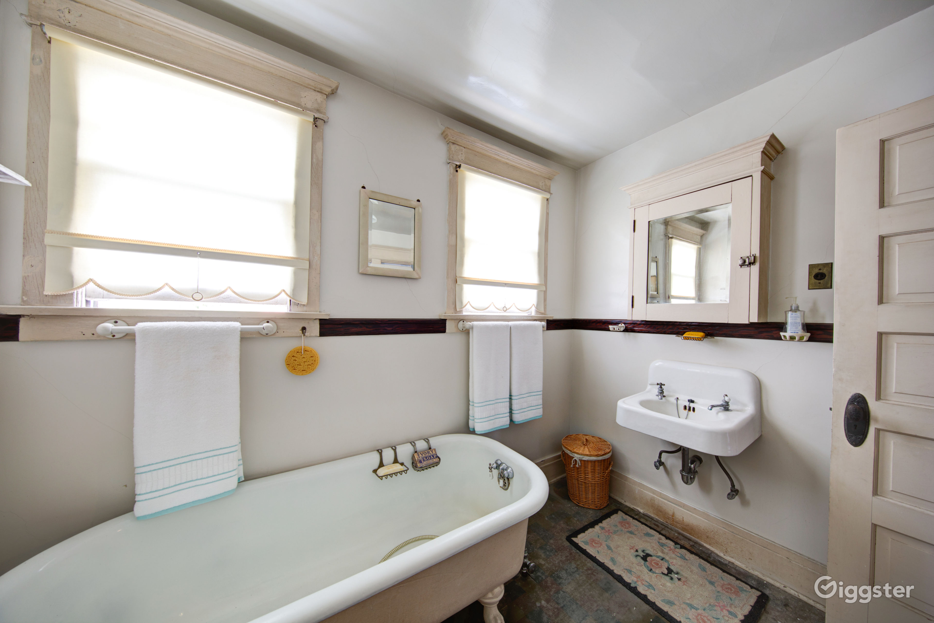 Edwardian Craftsman Rent this location on Giggster