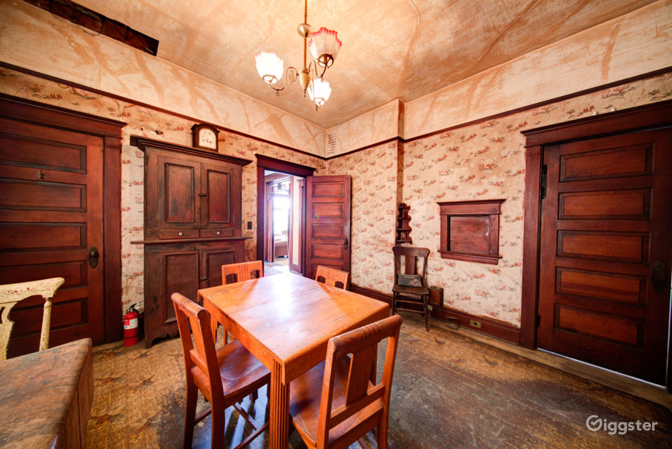 Edwardian Craftsman Rent this location on Giggster