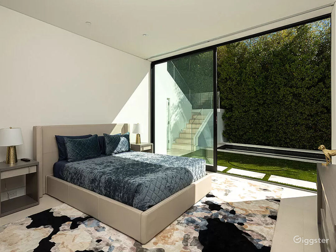 SuperHost-Modern hi-Tech Mansion in Beverly Hills Photo 3