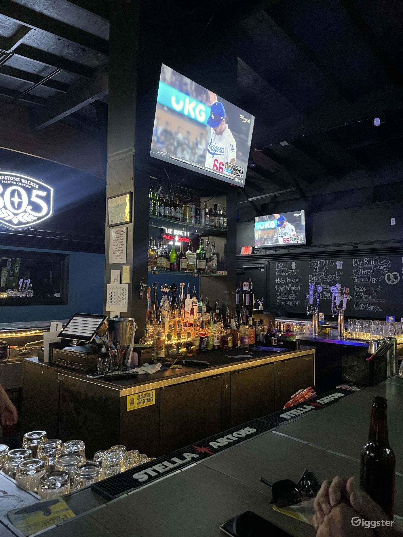 Sports Bar & Music Venue Rent this location on Giggster