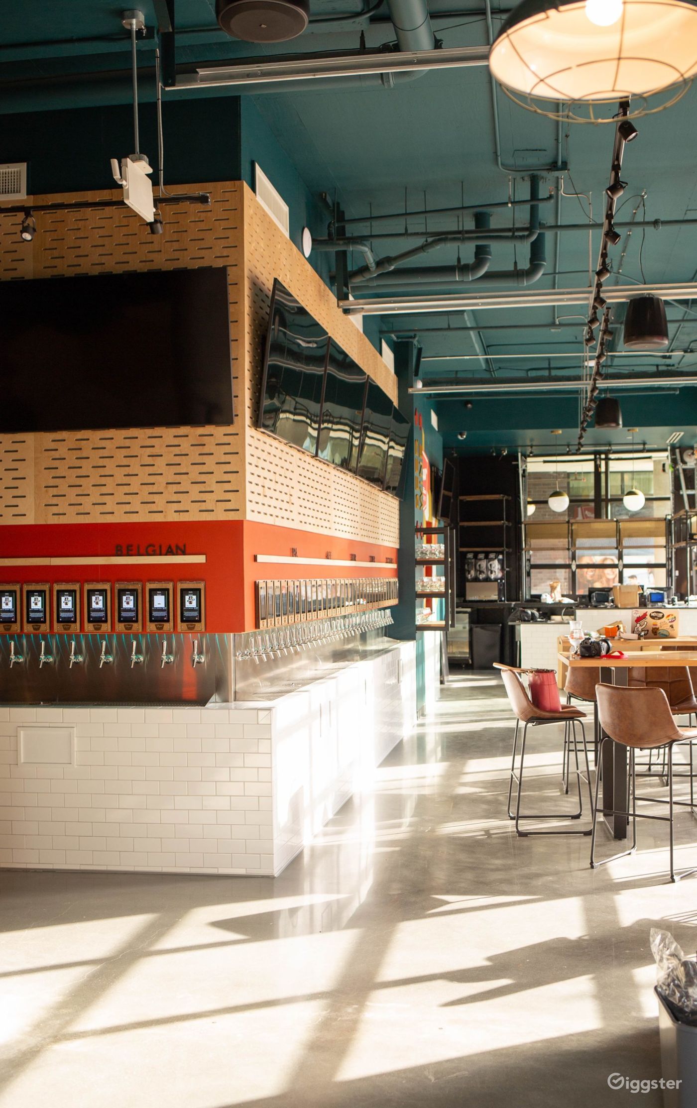 Quintessential Taproom and Restaurant in West Midtown ATL (Full Venue