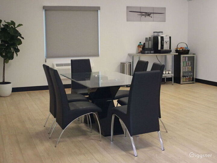 Lounge Area Van Nuys Airport Rent this location on Giggster