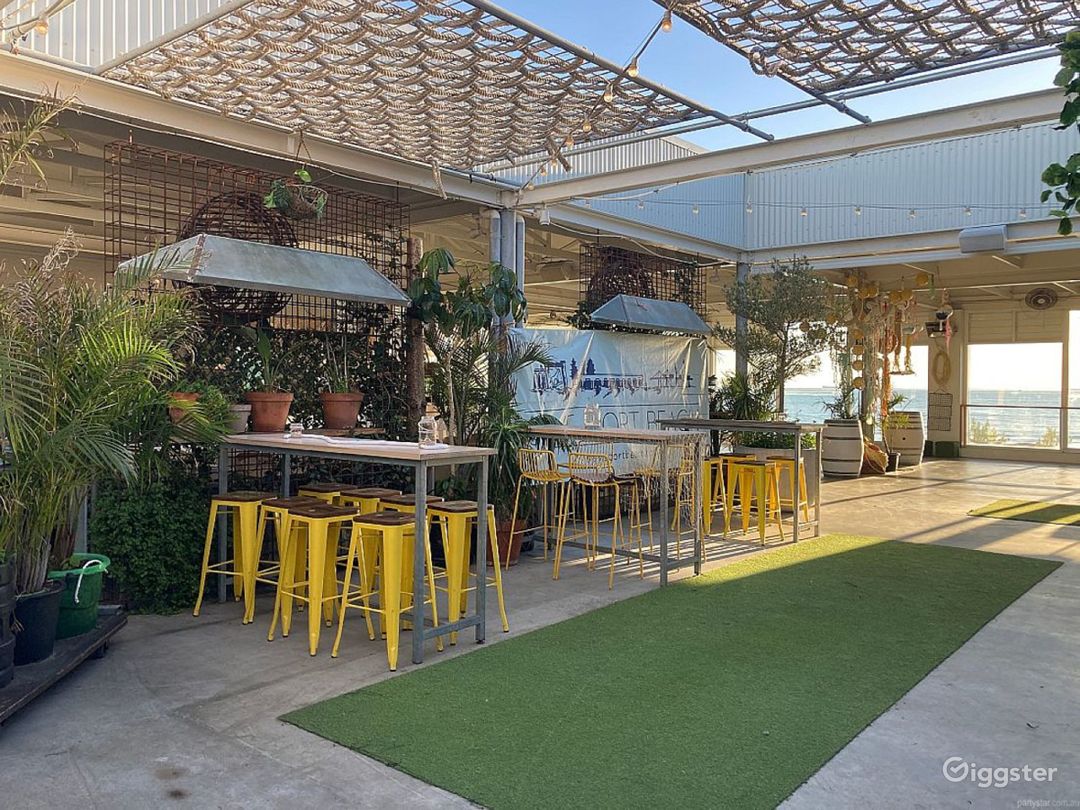 Port Beach Garden Bar with your Own Private Bar Photo 2