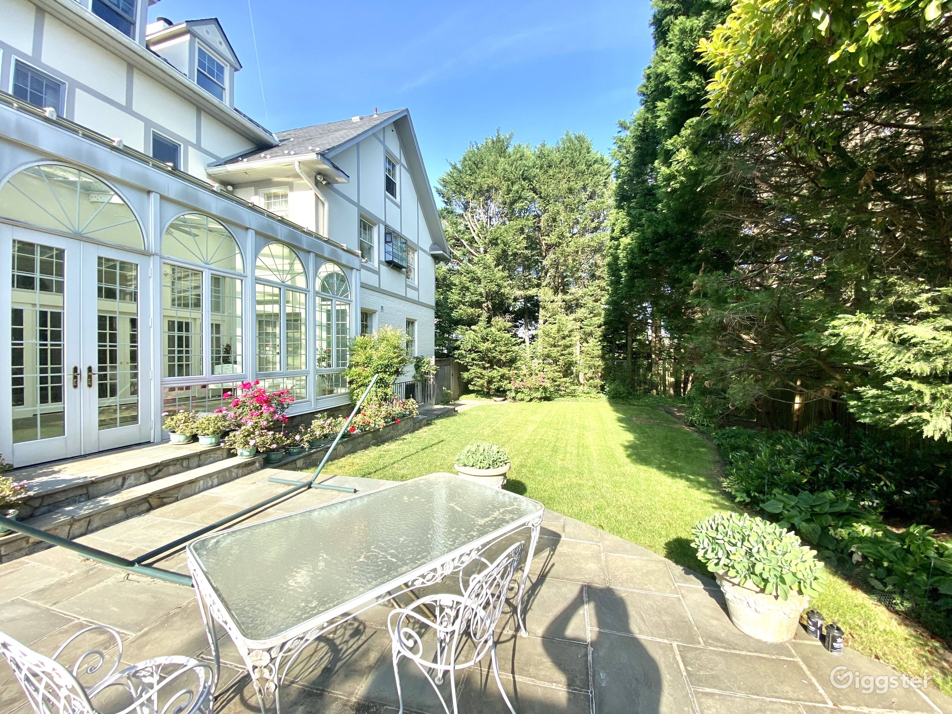 Traditional Mansion in Northwest, Upper Rent this location