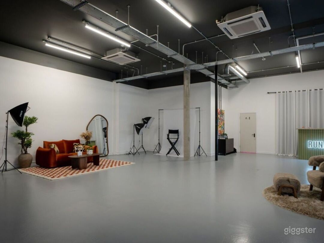 Chic and Versatile Studio for Intimate Events and Creative Projects Photo 4