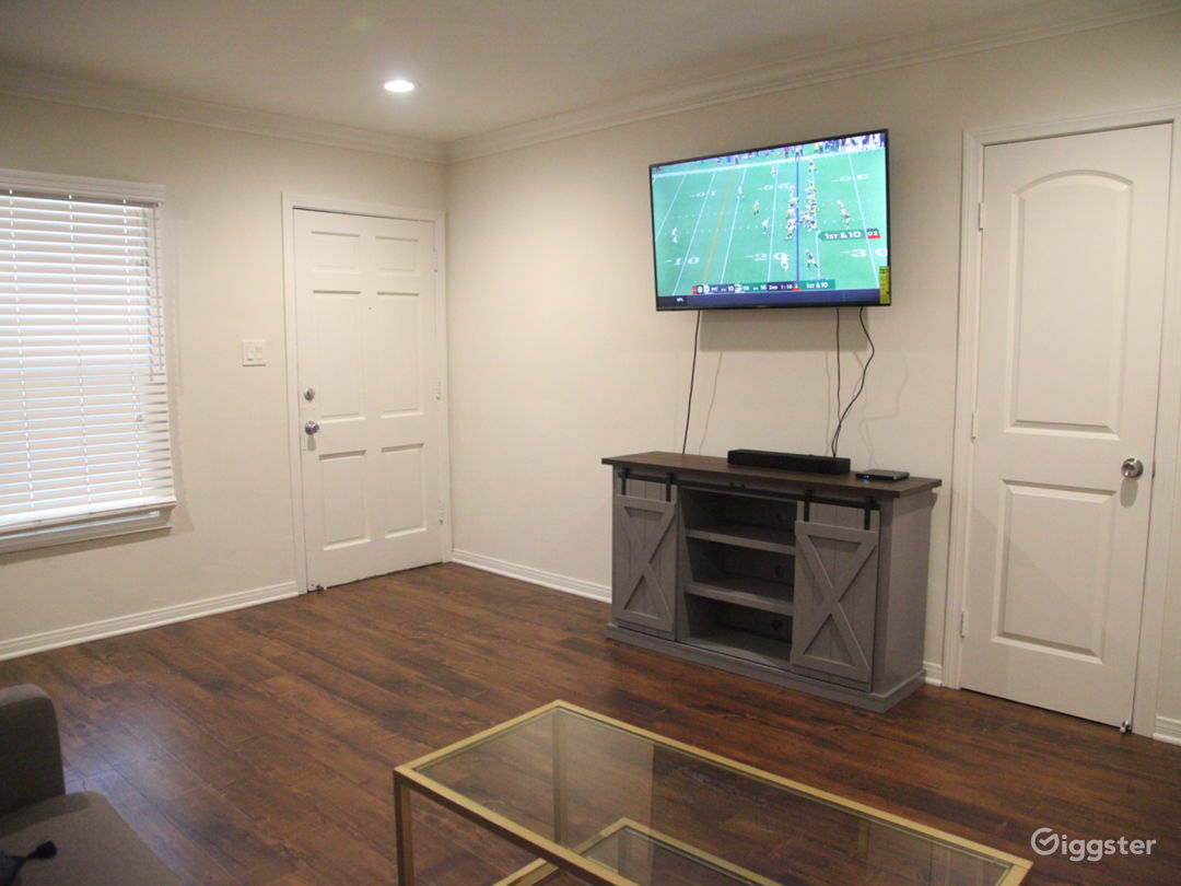 Apartment with Open Layout Photo 2