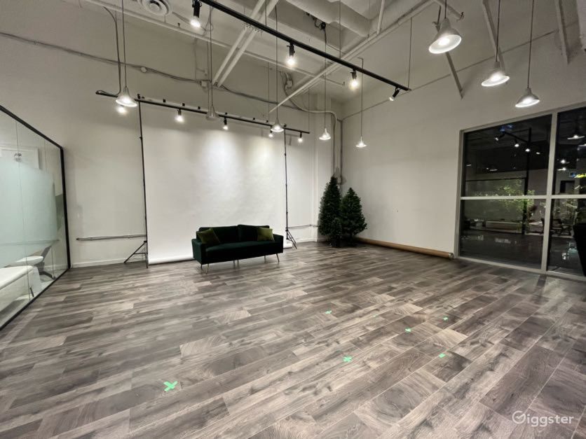 Stunning Studio with 9ft Windows+ 20ft High Ceiling | Rent this ...