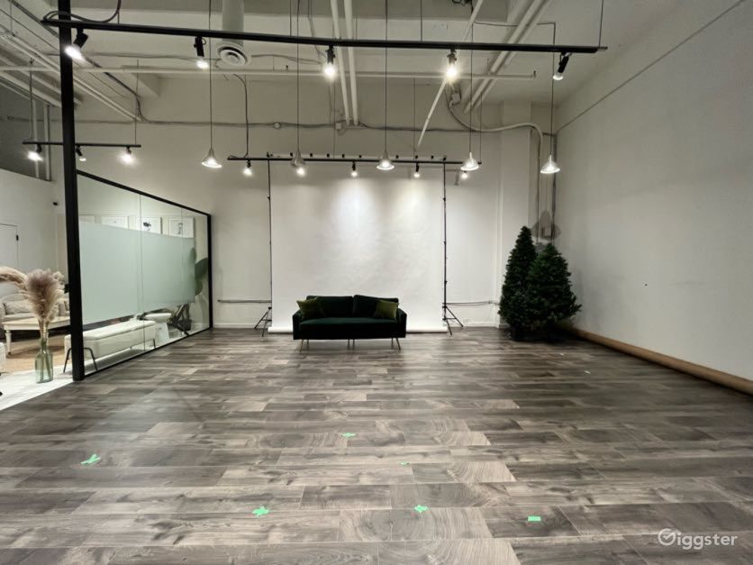 Stunning Studio with 9ft Windows+ 20ft High Ceiling | Rent this ...