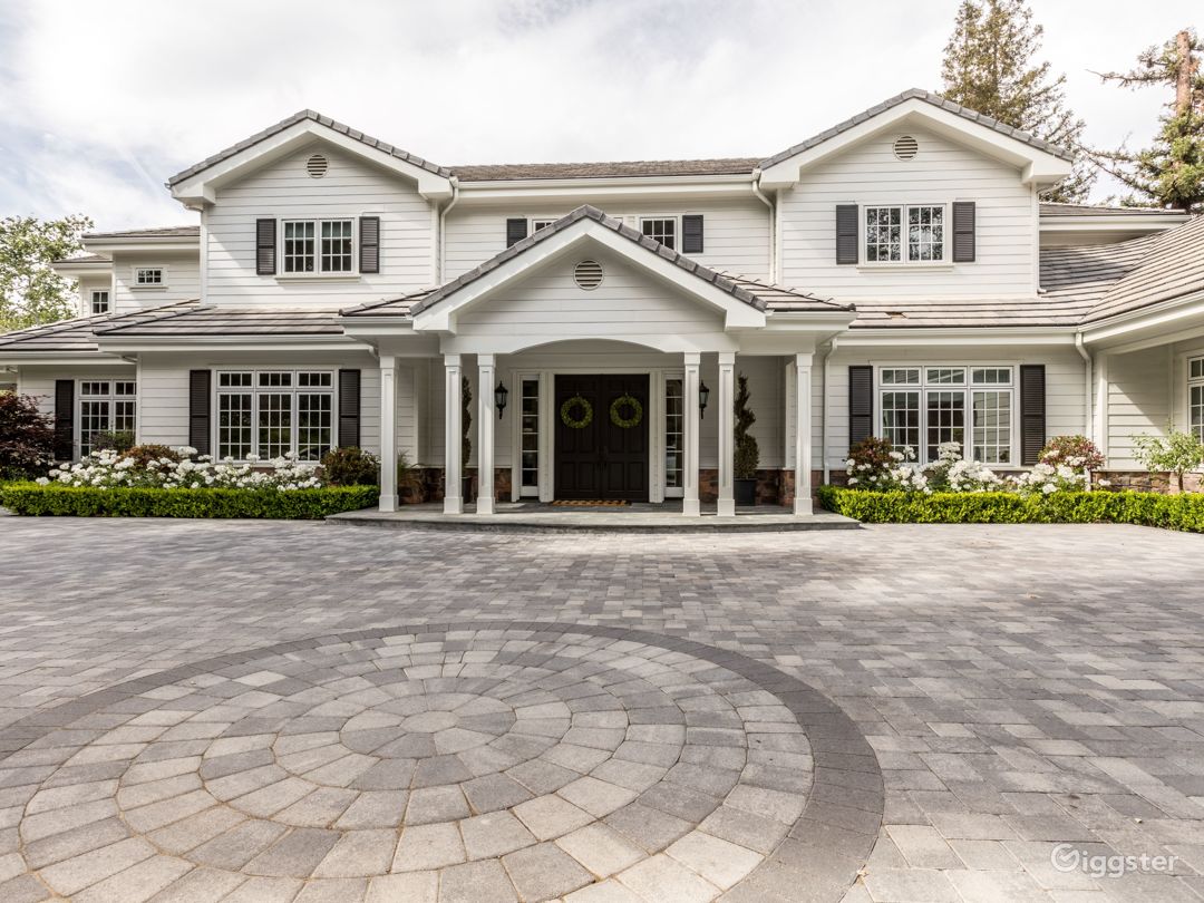 Contemporary Colonial Rent this location on Giggster