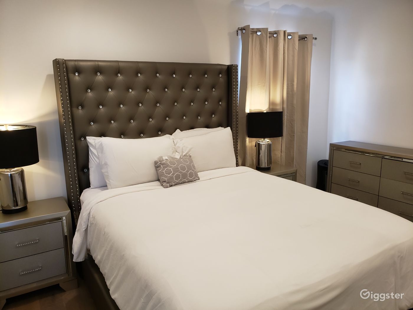 Fully renovated 3 bedrooms on Pico and Robertson!! Rent this location