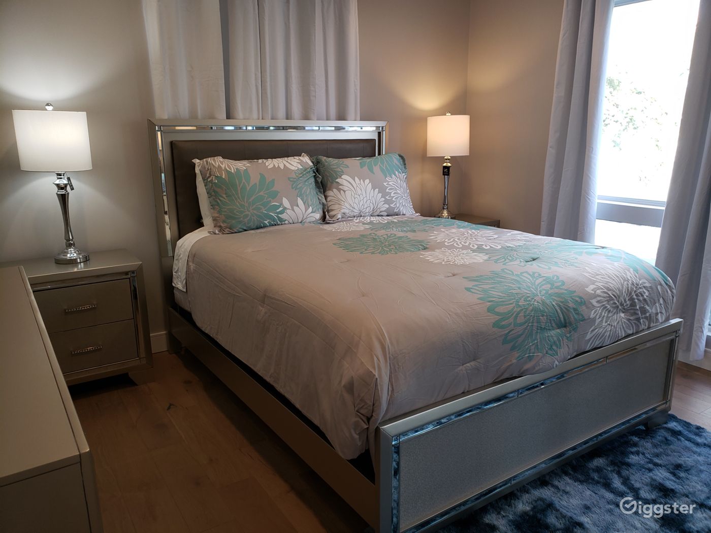 Fully renovated 3 bedrooms on Pico and Robertson!! Rent this location