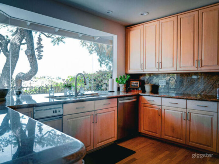 Canyon Oasis in Tarzana Photo 2