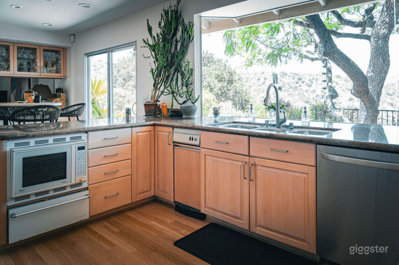 Canyon Oasis in Tarzana Photo 57