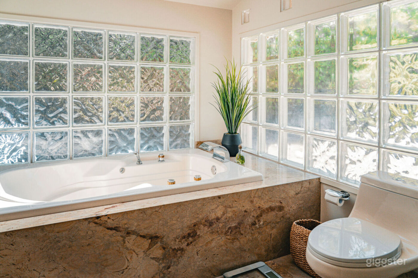 Canyon Oasis in Tarzana Photo 98