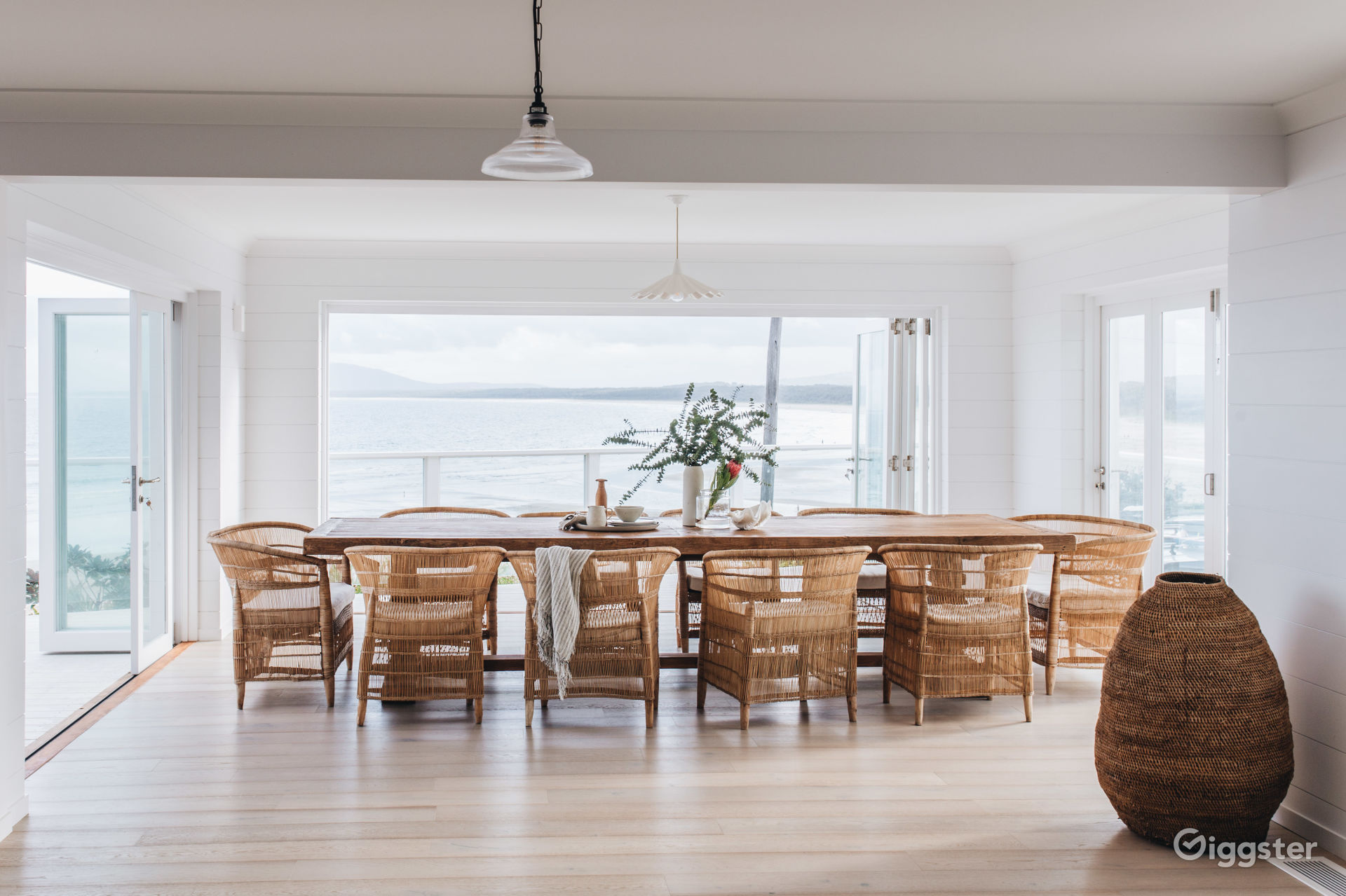 Beachfront House in Gerroa Rent this location on Giggster