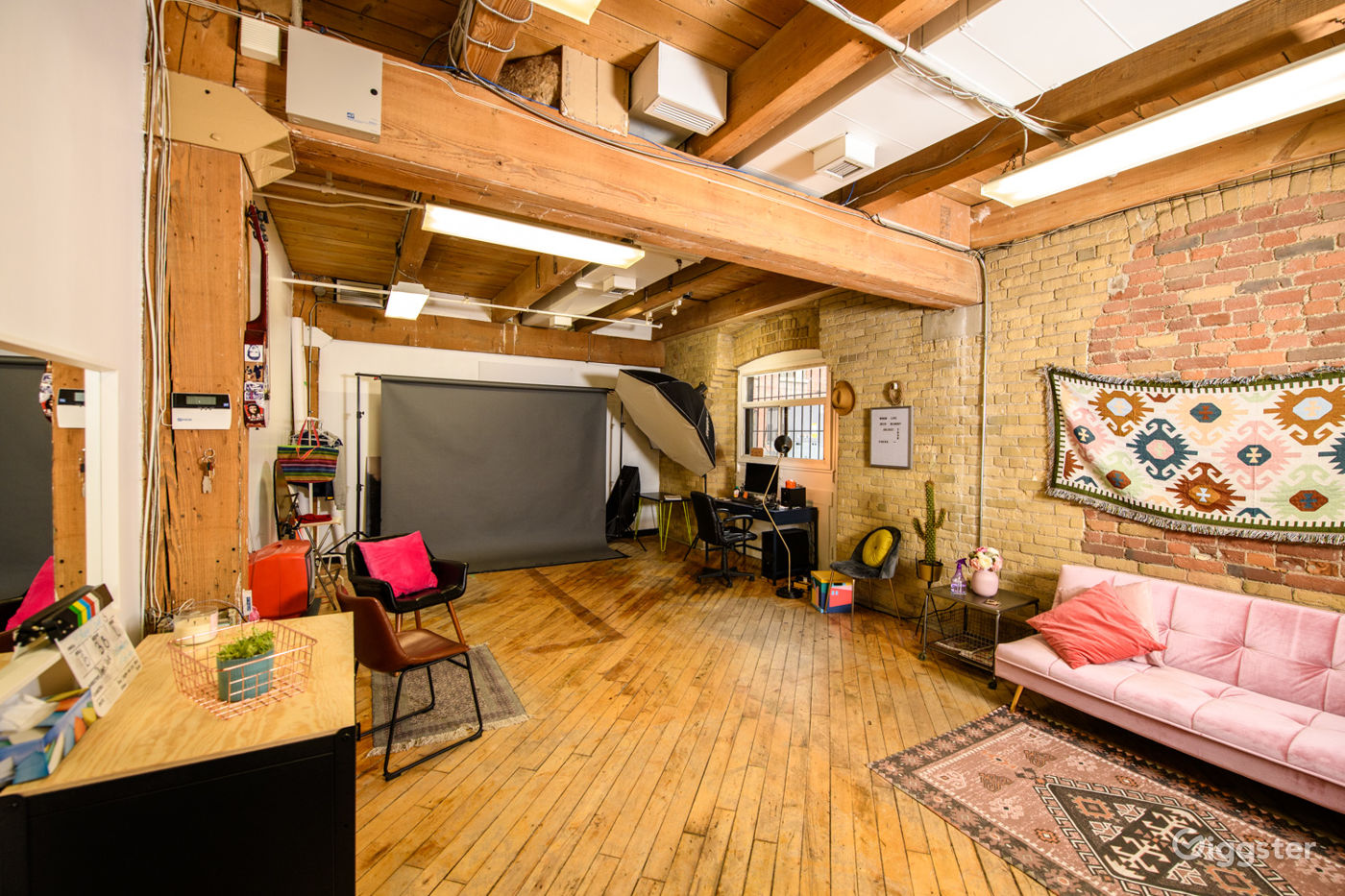 Downtown Photography Videography Studio Rent this location on Giggster