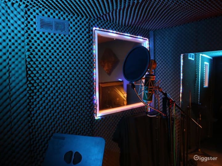 Blue Room Studio with Iso Booth Photo 2