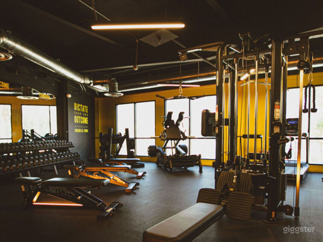 Modern Gym/Fitness Studio with Mountain Views Photo 4