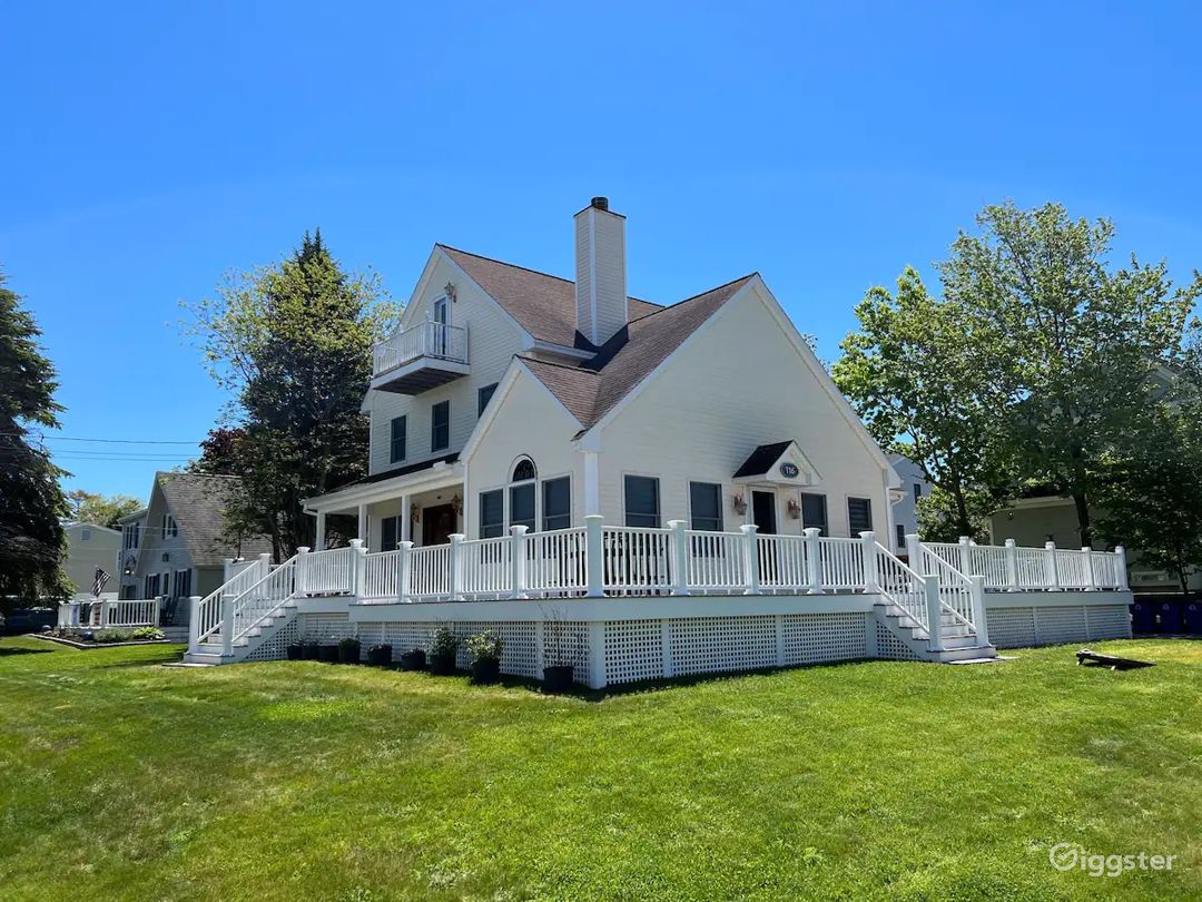 The Razzle Dazzle Beach Getaway House  Photo 2