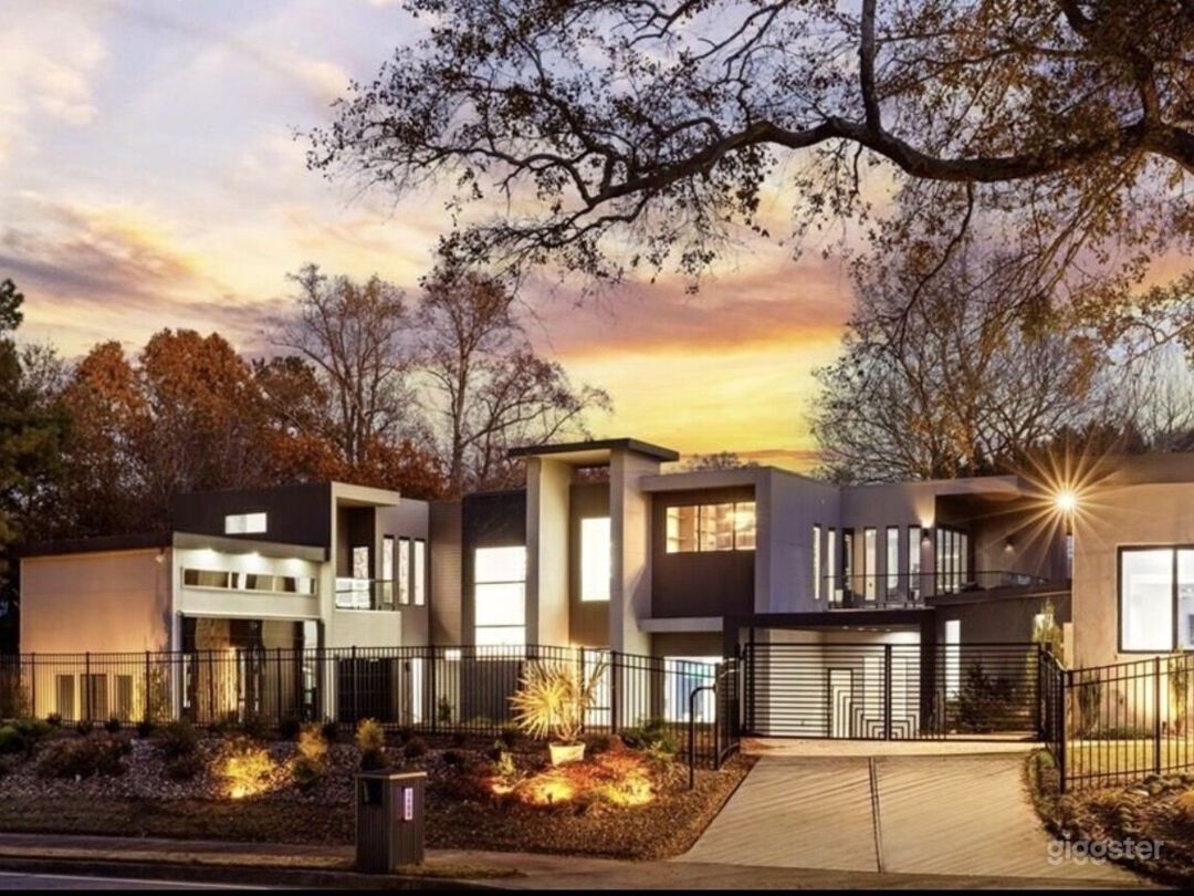 Modern Luxury Estate –Sleek Production-Ready Space | Rent this location ...