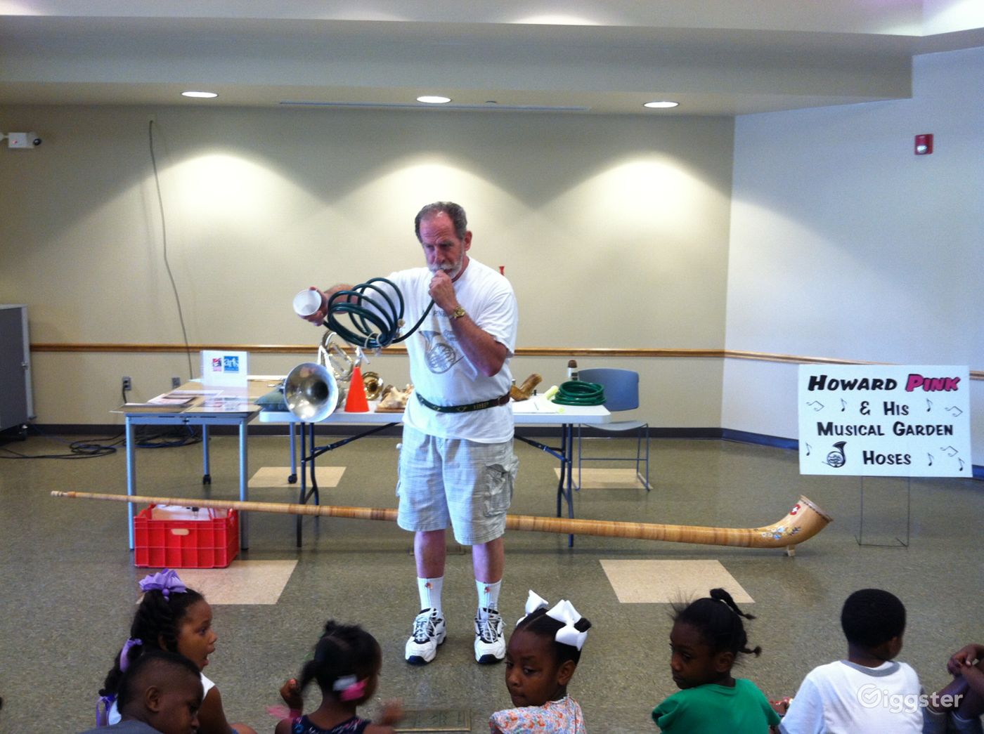 Wellkept library Meeting Room in Delmont Garden Rent this location