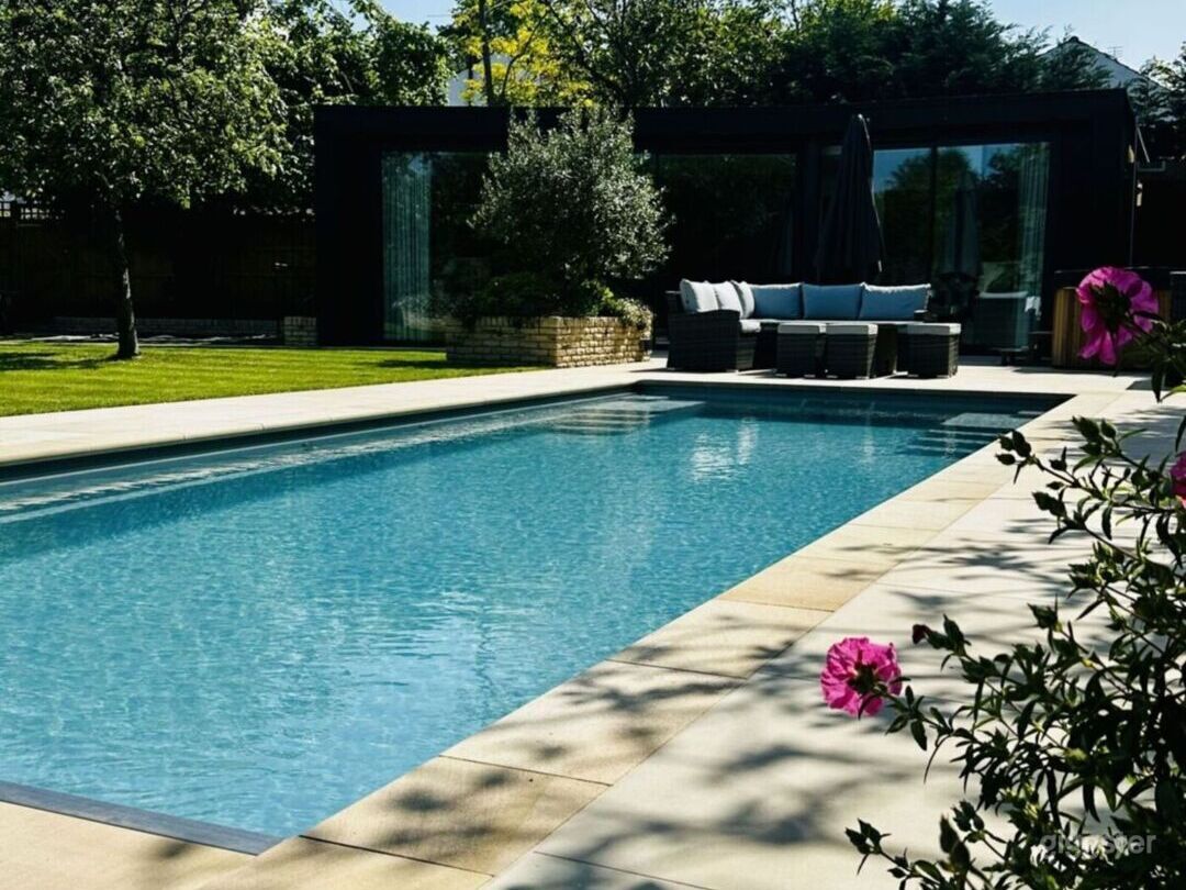 Luxury Outdoor Pool and Gym with Spa Facilities | Rent this location on ...