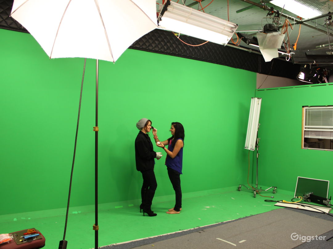  Large studio with green screen and sets 