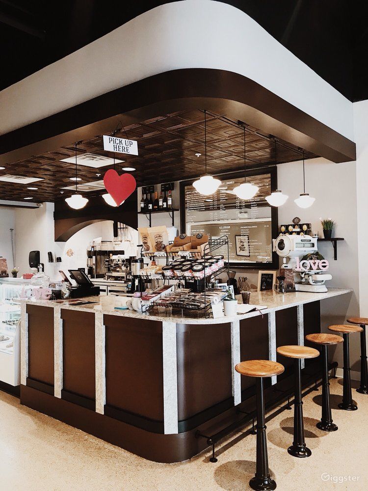 1920's Themed Coffee Shop w Ford Model T and Mural Rent this location