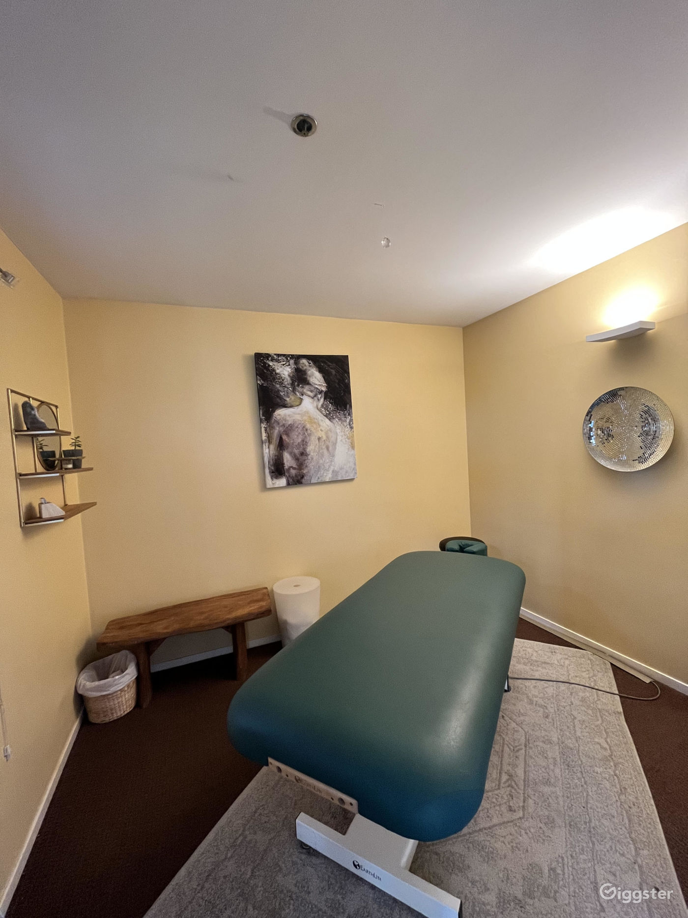 Homey Massage Room Rent this location on Giggster