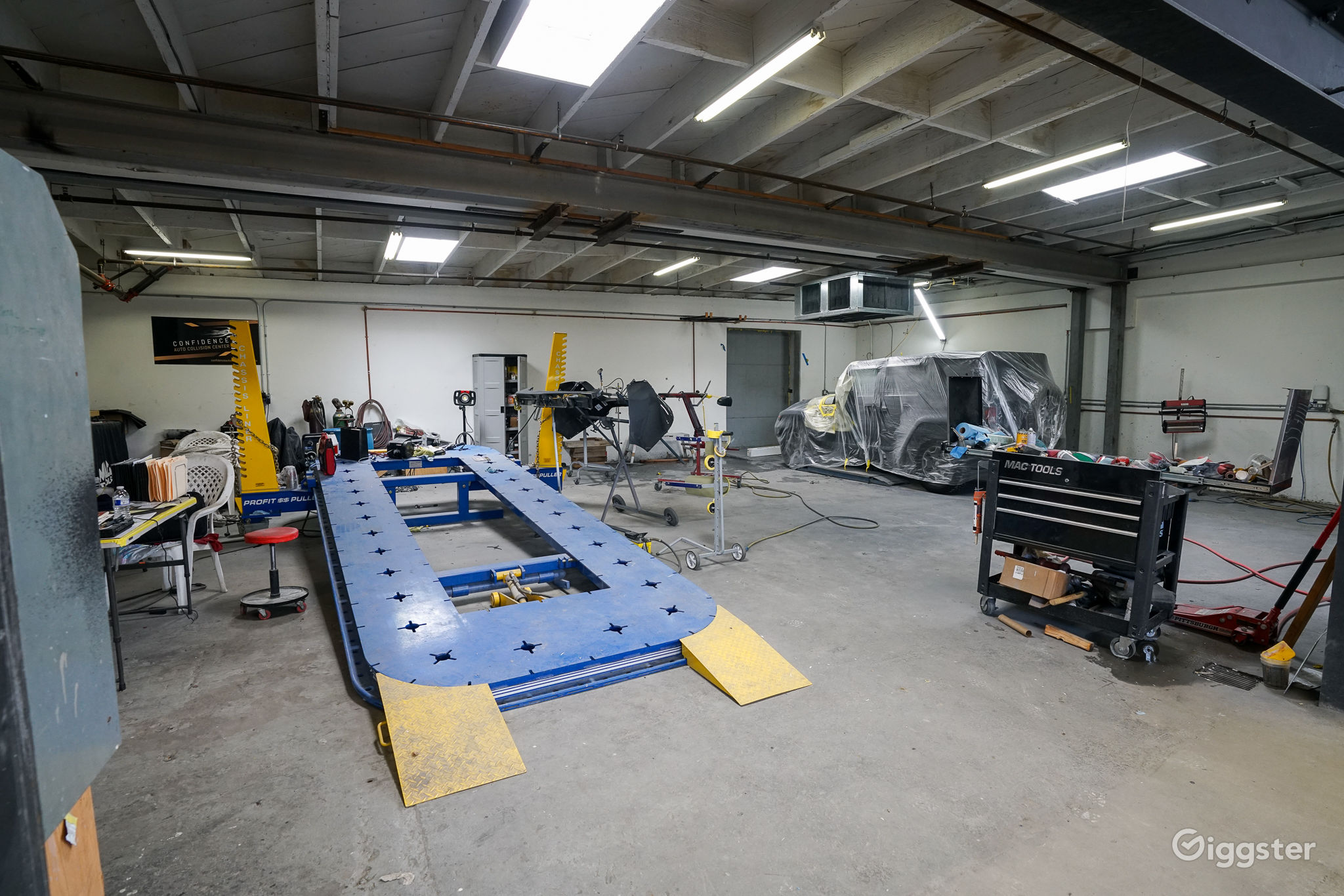 Car dealership/showroom/warehouse in Burbank! Rent this location on Giggster