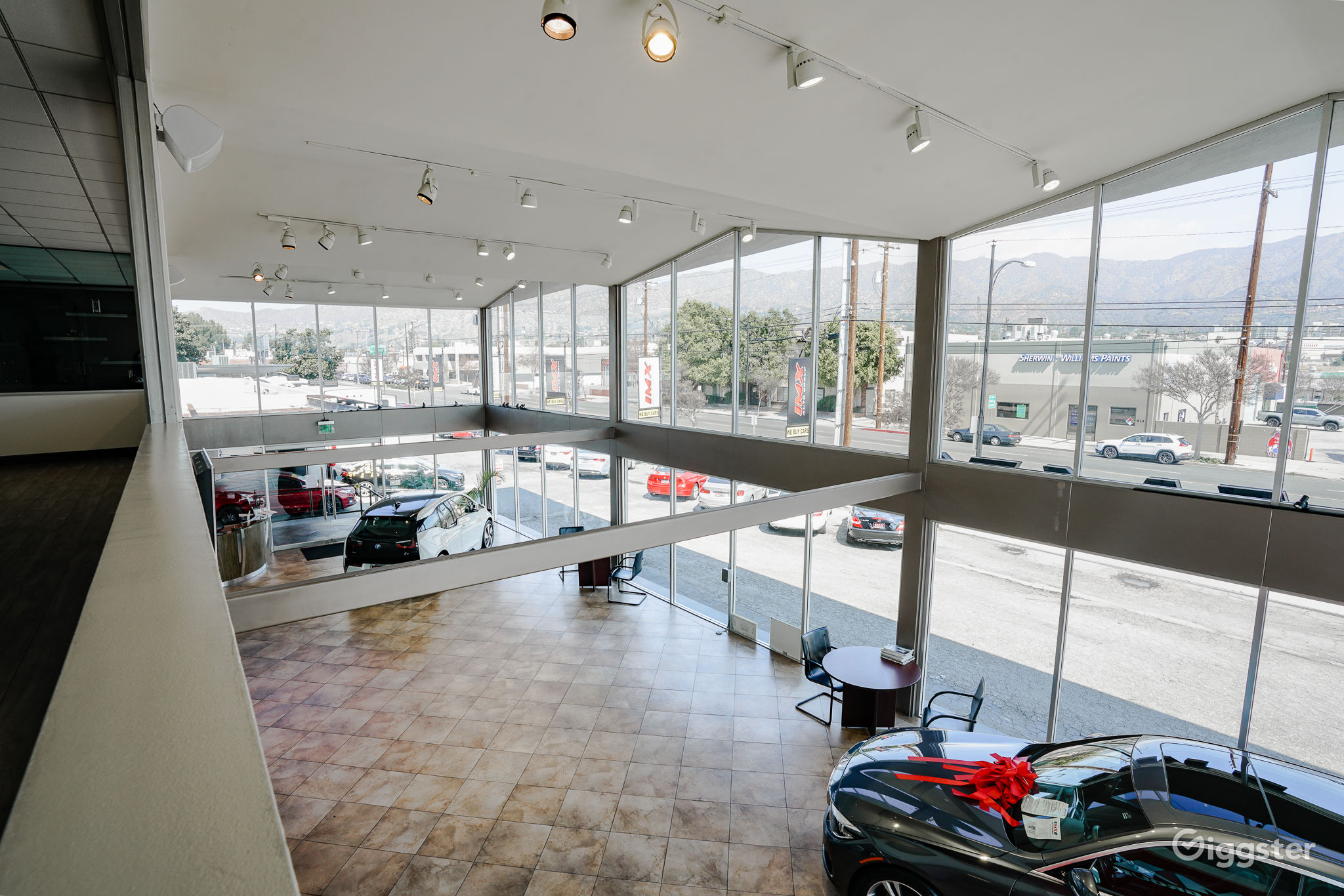 Car dealership/showroom/warehouse in Burbank! Rent this location on