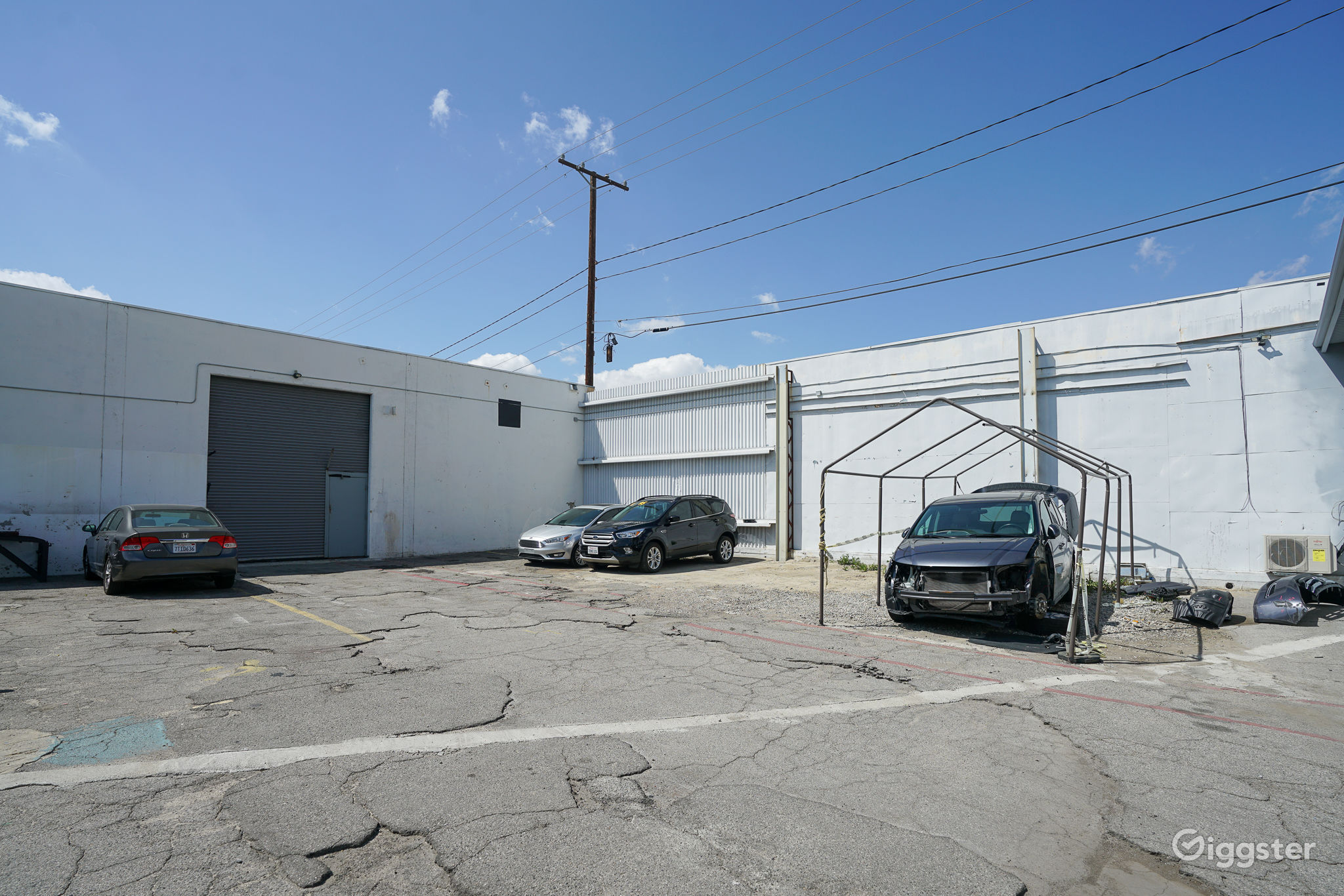 Car dealership/showroom/warehouse in Burbank! Rent this location on